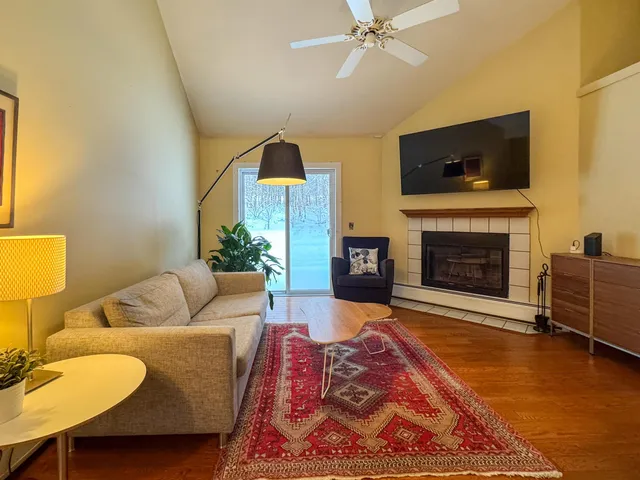 $2,300 | 214 Coombs Road, Unit 214, Manchester, VT 05255