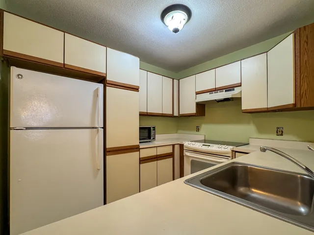 $2,300 | 214 Coombs Road, Unit 214, Manchester, VT 05255