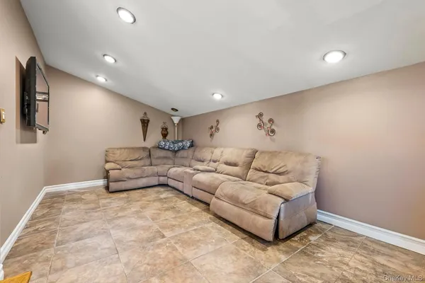 $669,999 | 35 West 13th Street, Deer Park, NY 11729
