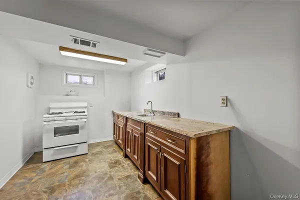 $669,999 | 35 West 13th Street, Deer Park, NY 11729
