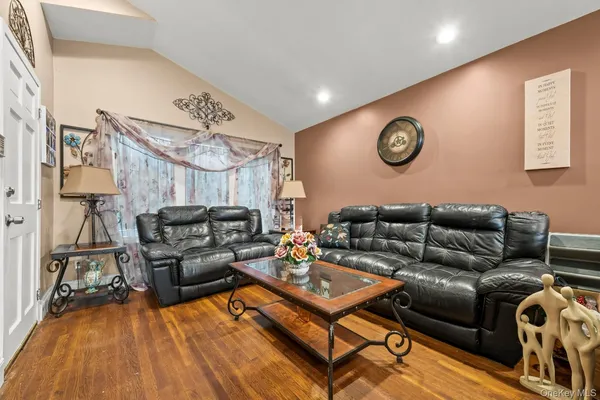 $669,999 | 35 West 13th Street, Deer Park, NY 11729