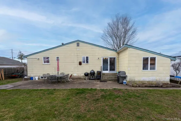 $669,999 | 35 West 13th Street, Deer Park, NY 11729