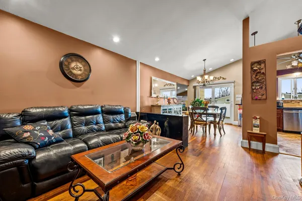 $669,999 | 35 West 13th Street, Deer Park, NY 11729