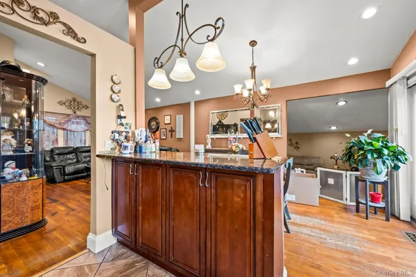 $669,999 | 35 West 13th Street, Deer Park, NY 11729