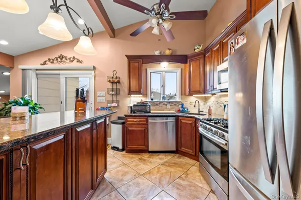 $669,999 | 35 West 13th Street, Deer Park, NY 11729