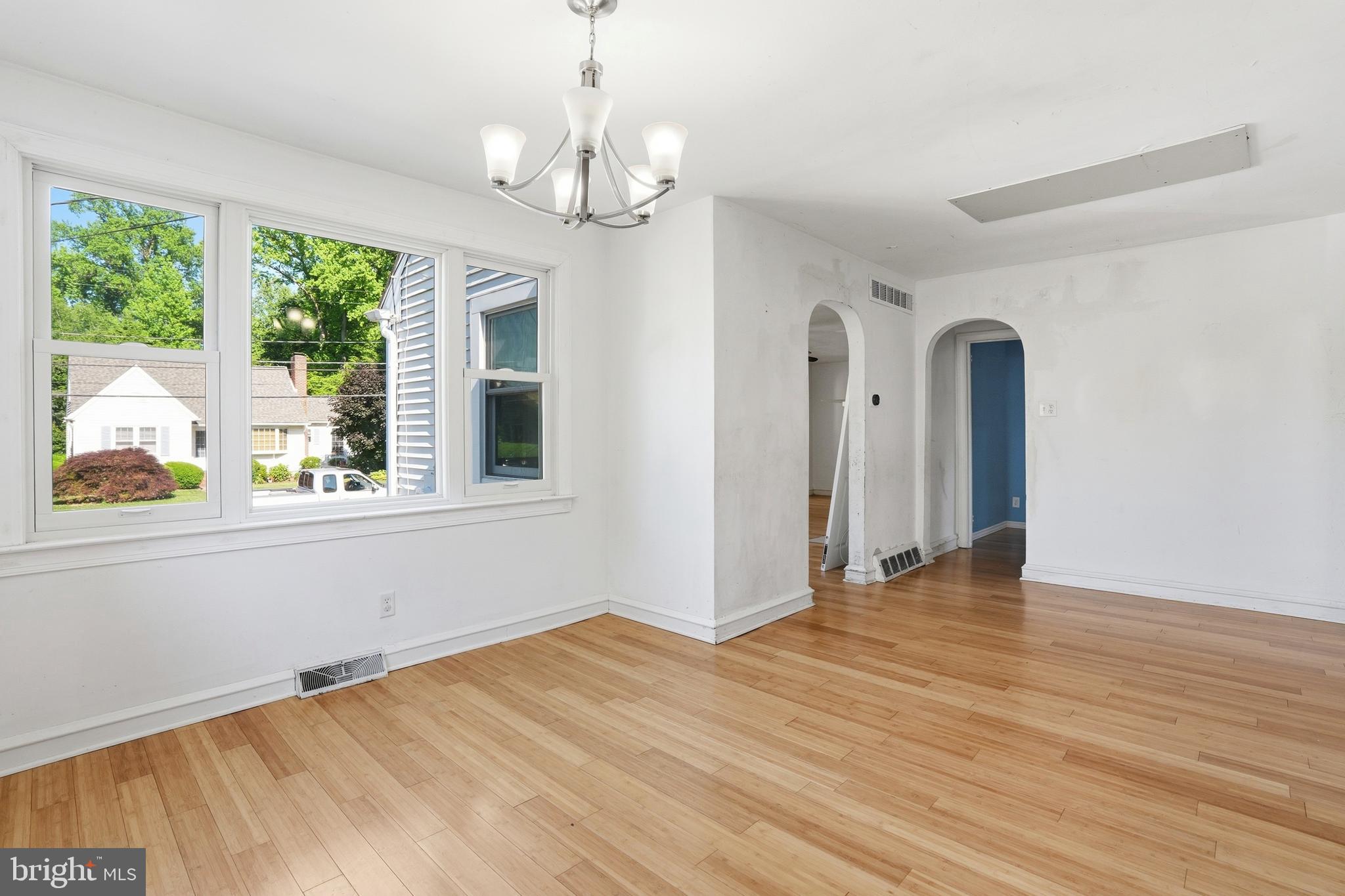 314 South Lippincott Avenue Maple Shade, NJ 08052 - Photo 9 of 33