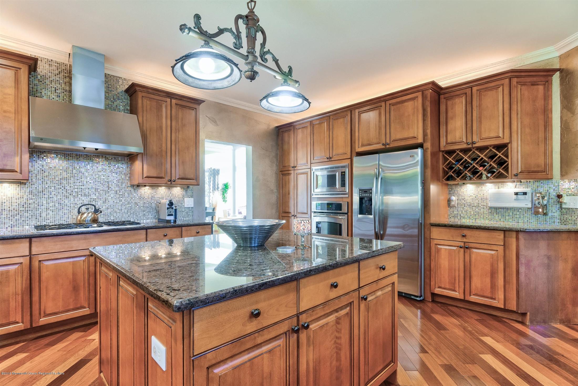 81 Mill Pond Road Jackson, NJ 08527 - Photo 22 of 67 23-Kitchen