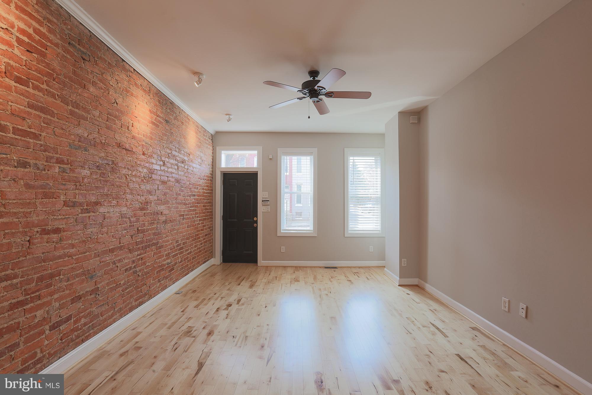 2967 Keswick Road Baltimore, MD 21211 - Photo 5 of 28 Living Room