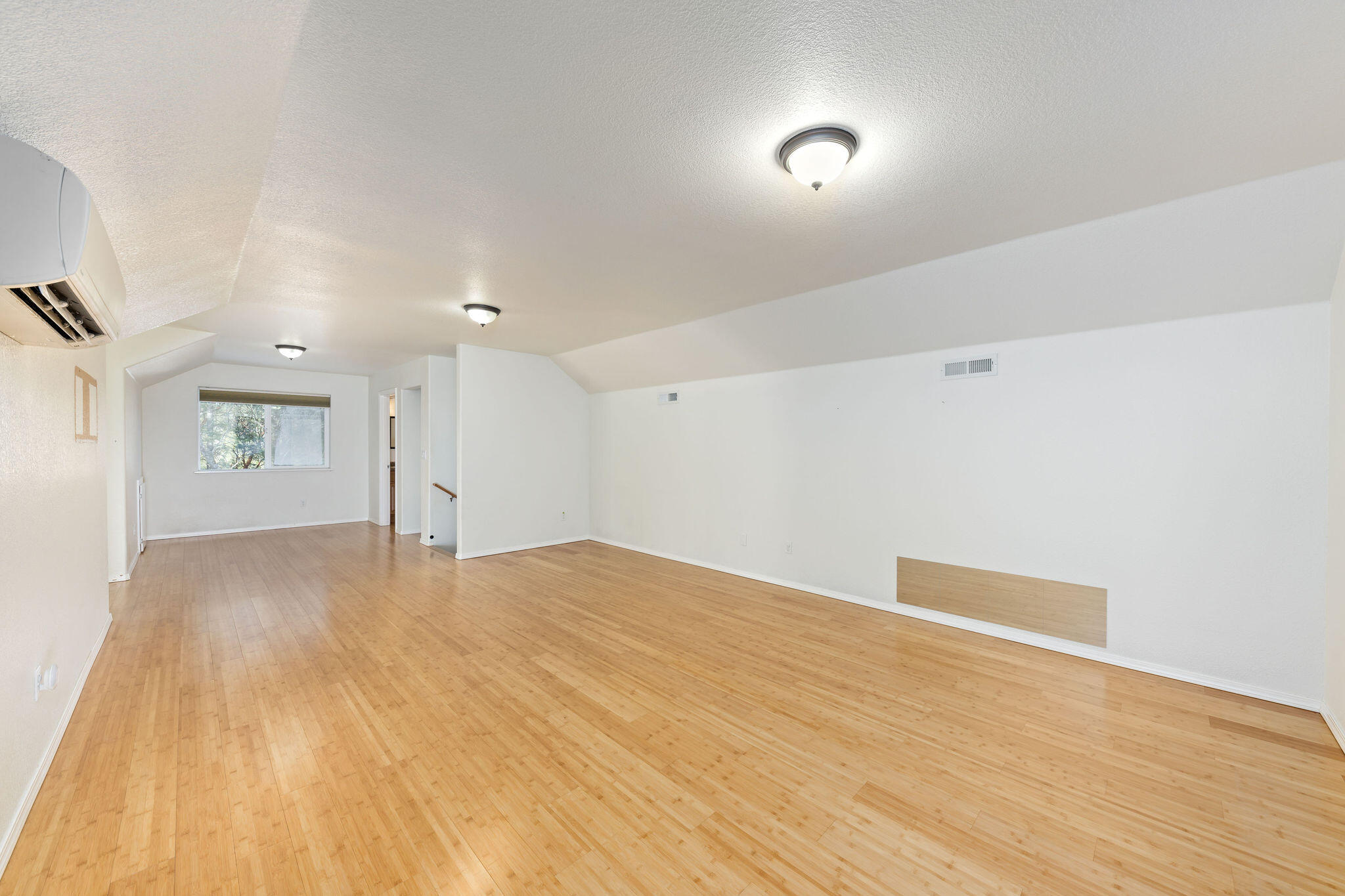 10523 Lower River Road Grants Pass, OR 97526 - Photo 27 of 58 Large bonus space upstairs.