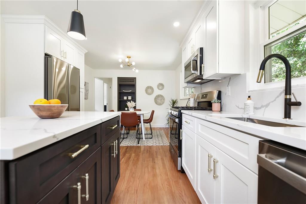 3486 Evergreen Road Pittsburgh, PA 15237 - Photo 8 of 25 a kitchen with lots of counter top space
