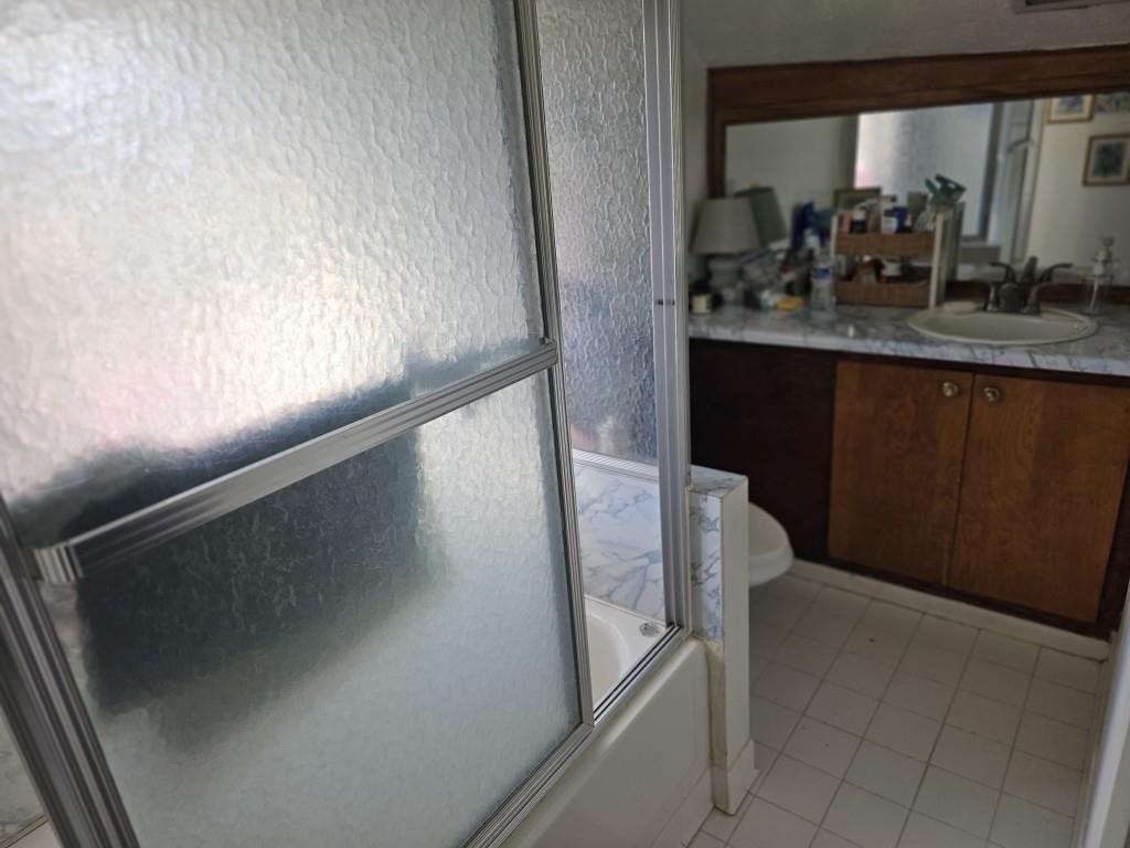 2111 Fairhaven Circle Northeast, Unit UPSTAI Atlanta, GA 30305 - Photo 14 of 16 a bathroom with a sink and mirror