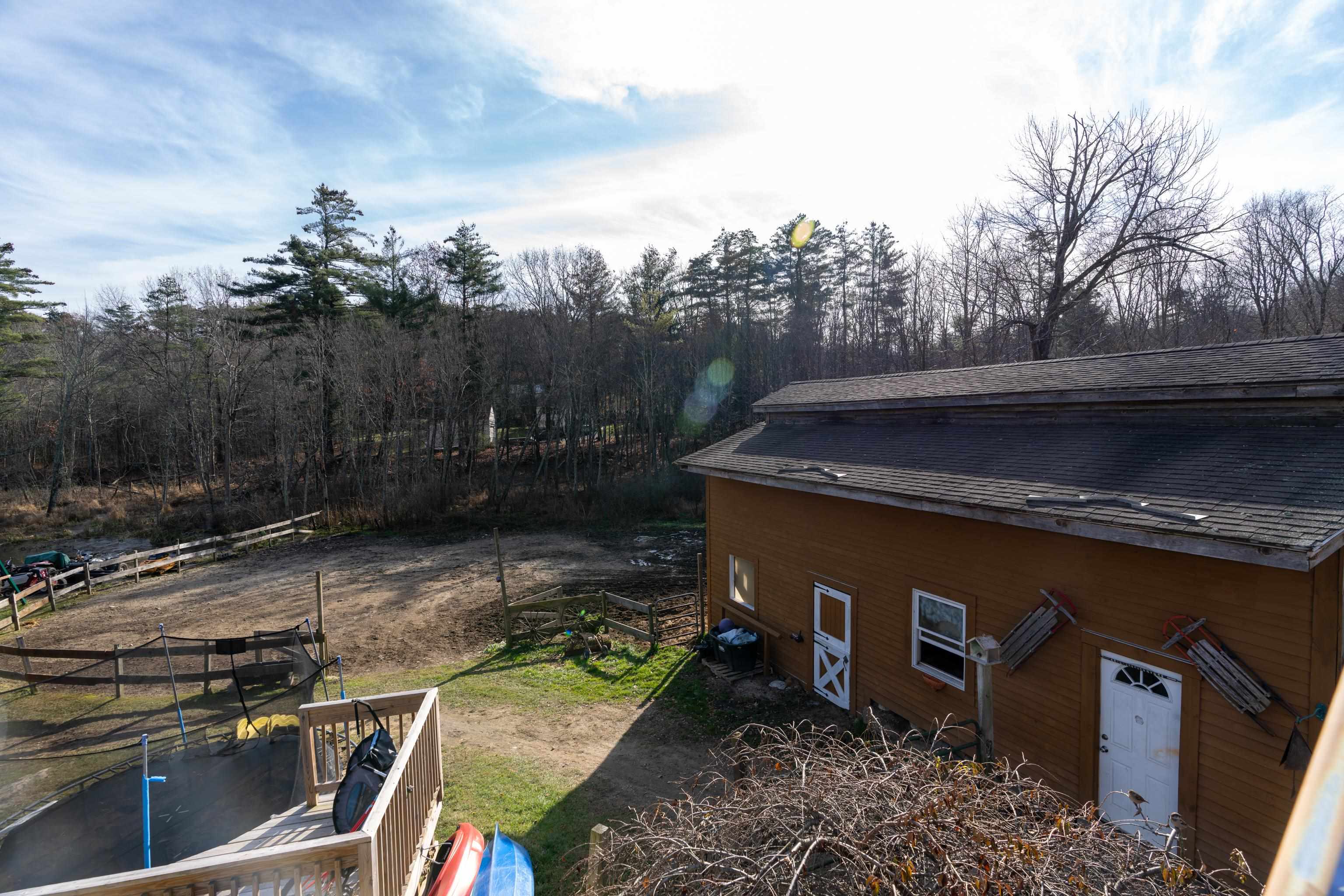 243 Hampstead Road Derry, NH 03038 - Photo 18 of 40