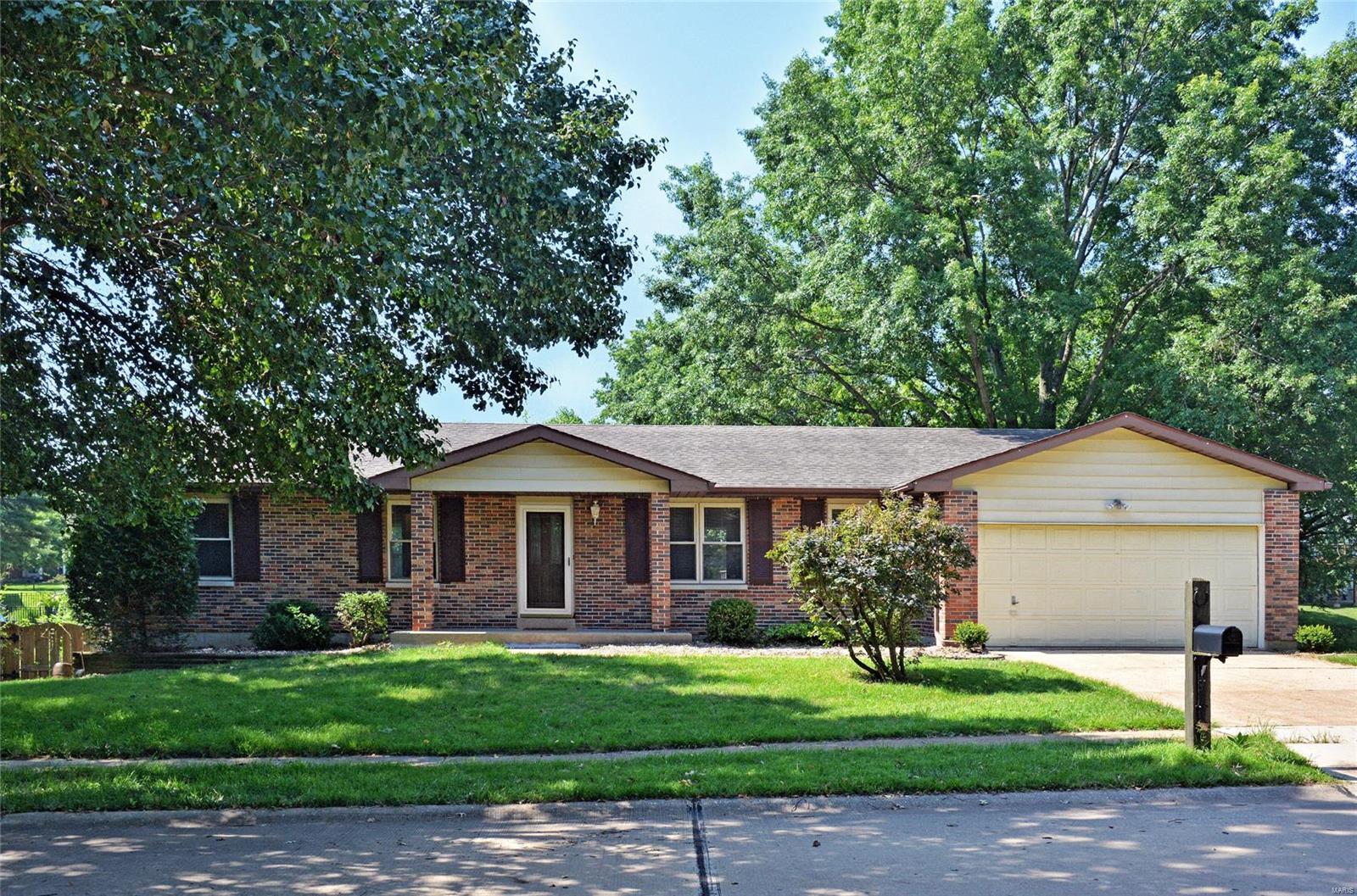 6425 Farmcrest Road St. Louis, MO 63129 - Photo 1 of 24 Gallery Image 1