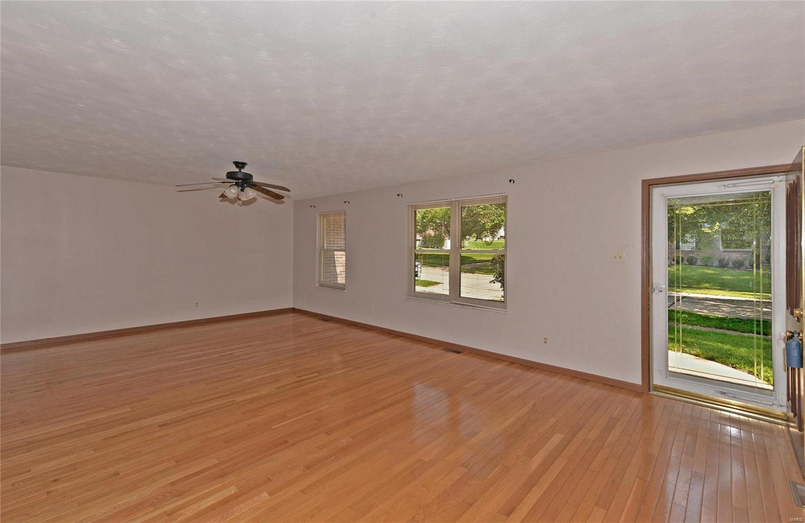 6425 Farmcrest Road St. Louis, MO 63129 - Photo 2 of 24 Gallery Image 2