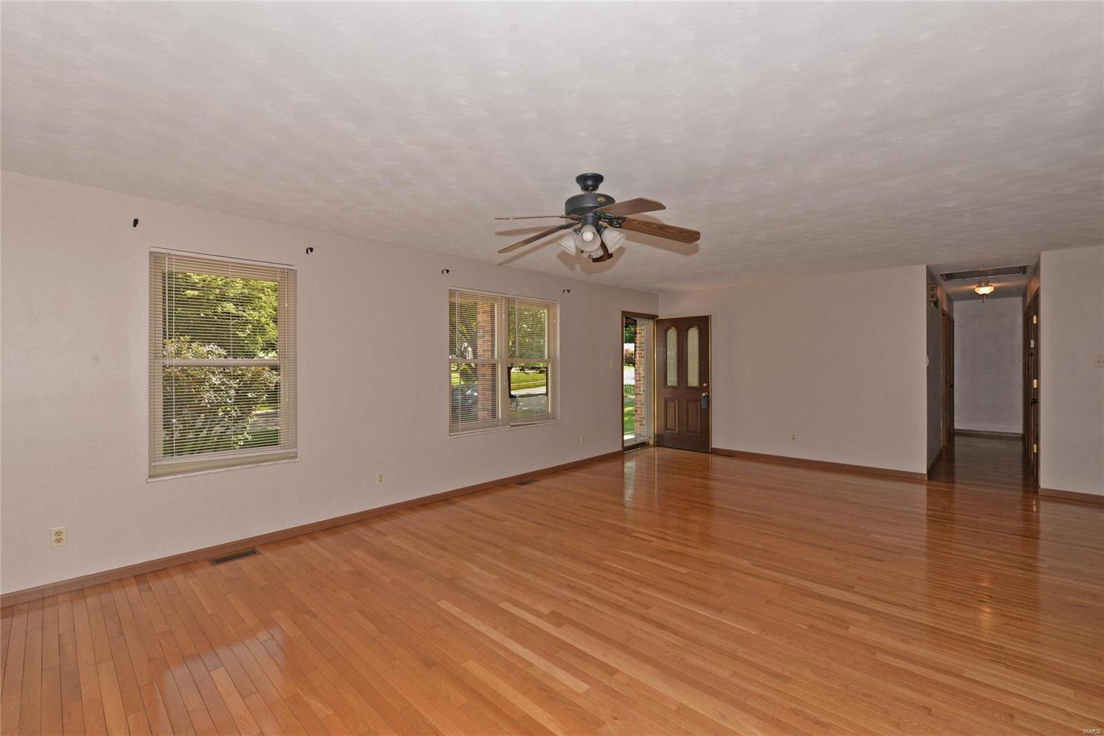 6425 Farmcrest Road St. Louis, MO 63129 - Photo 3 of 24 Gallery Image 3