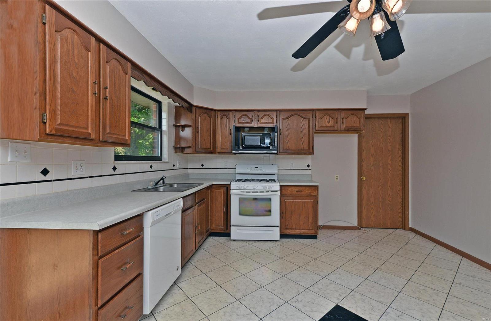 6425 Farmcrest Road St. Louis, MO 63129 - Photo 9 of 24 Gallery Image 9