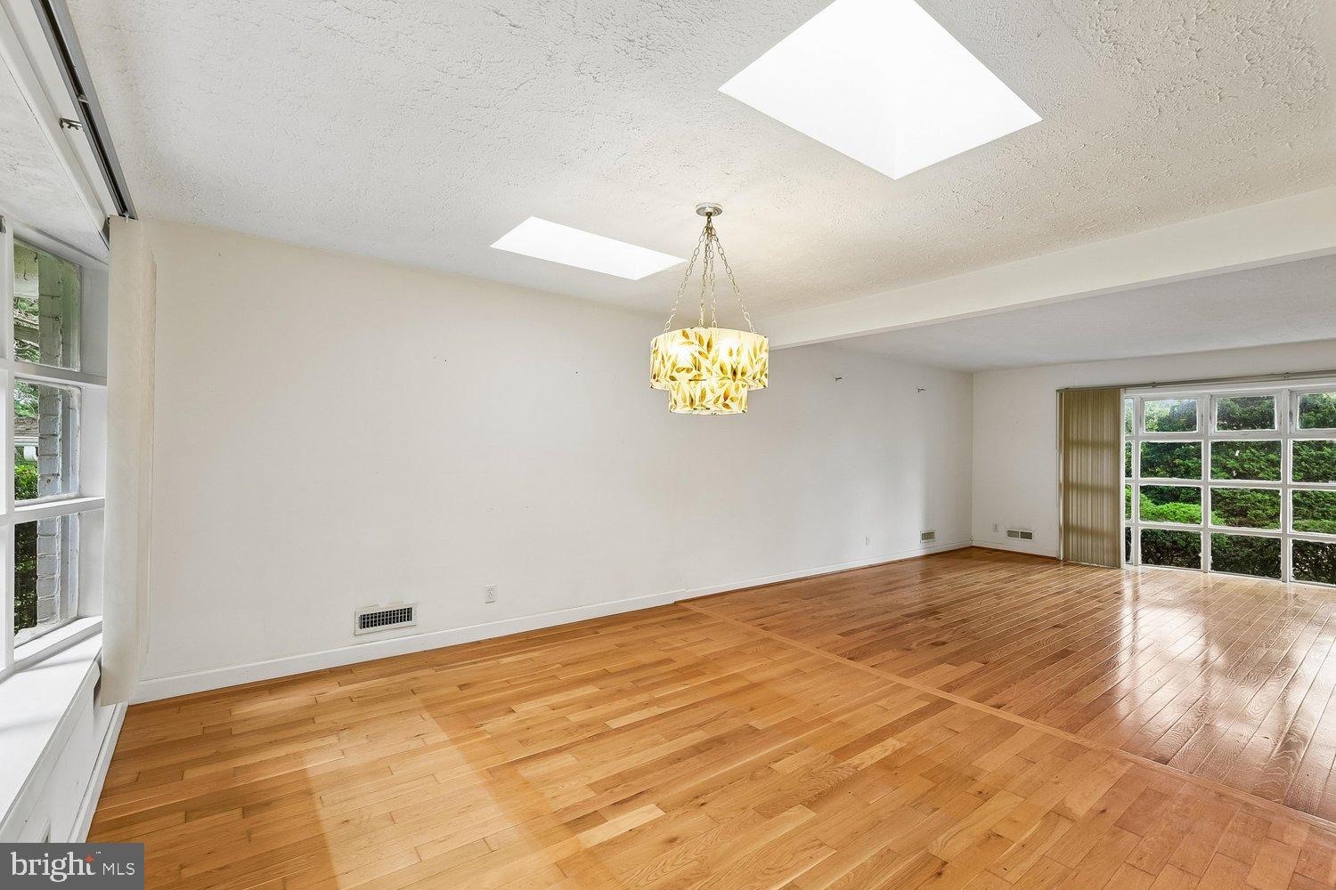7933 Stevenson Road Baltimore, MD 21208 - Photo 13 of 74 Dining Area