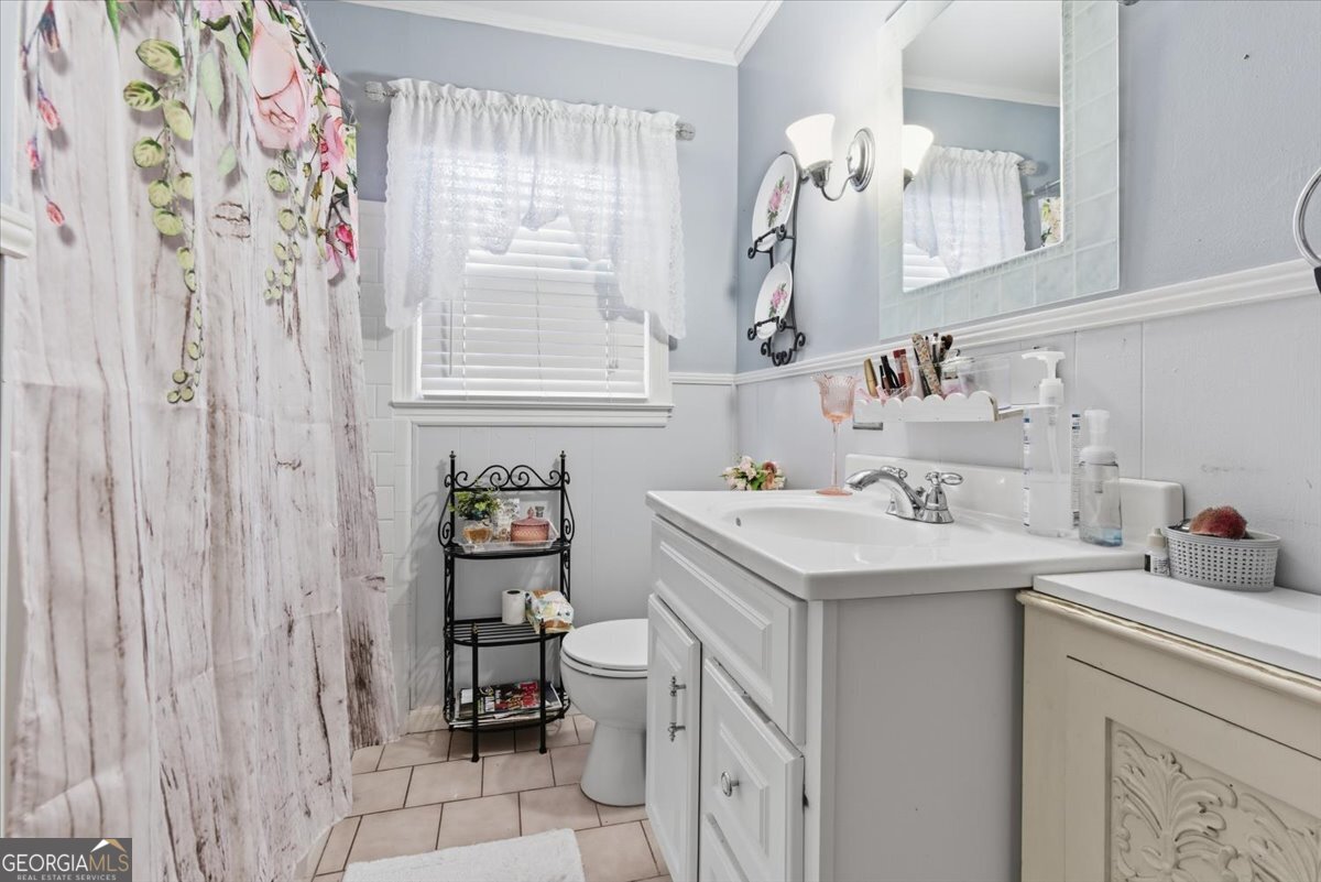 129 George West Road Cedartown, GA 30125 - Photo 25 of 36 a bathroom with a sink and mirror with window