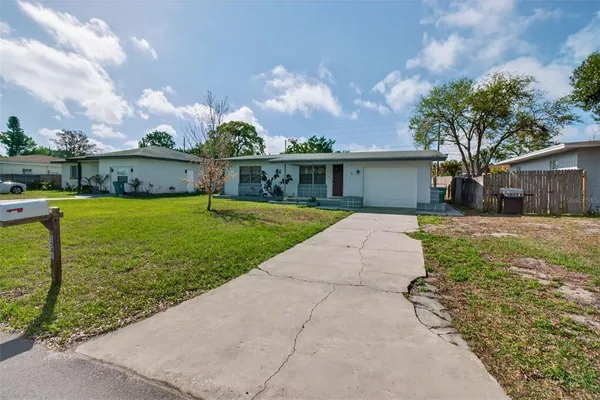a view of a house with a yard