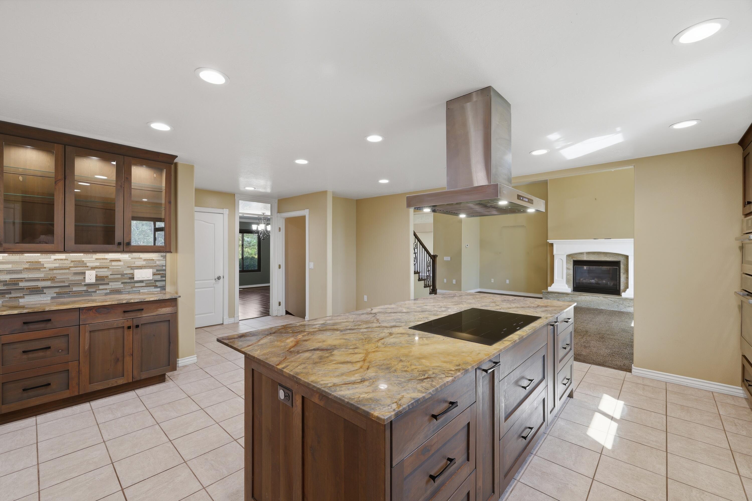 201 Shadow Point Drive St. George, UT 84770 - Photo 4 of 16 Main Kicthen