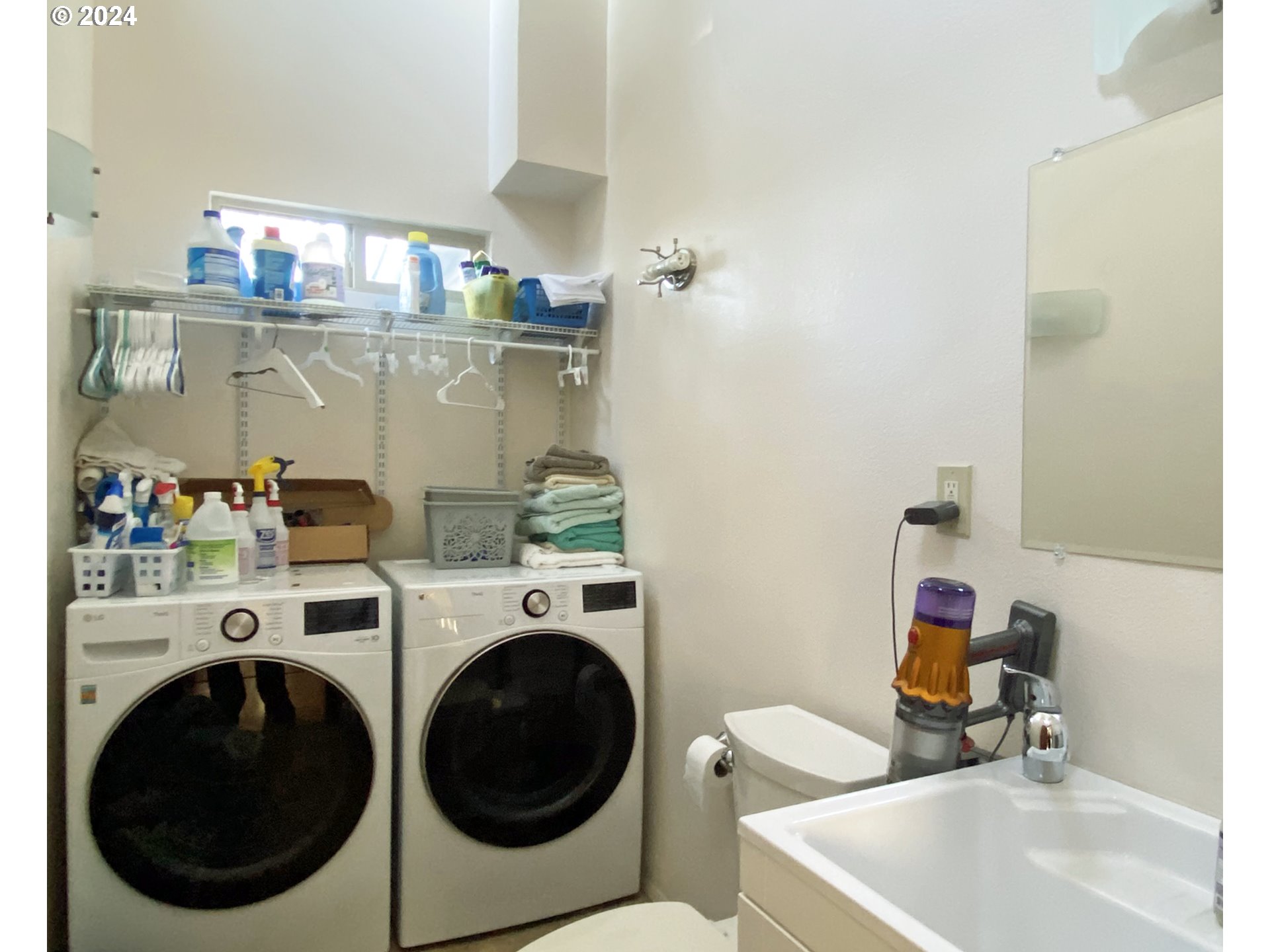 270 Allen Lane Brookings, OR 97415 - Photo 23 of 47 Laundry