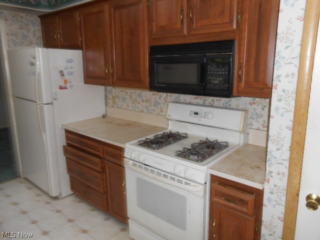 2147 Waynoka Road Euclid, OH 44117 - Photo 4 of 12 kitchen