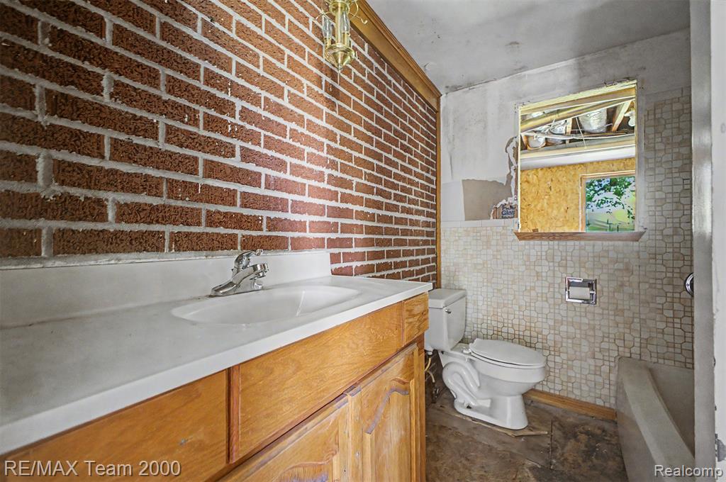 2145 Oakville Waltz Road New Boston, MI 48164 - Photo 34 of 56