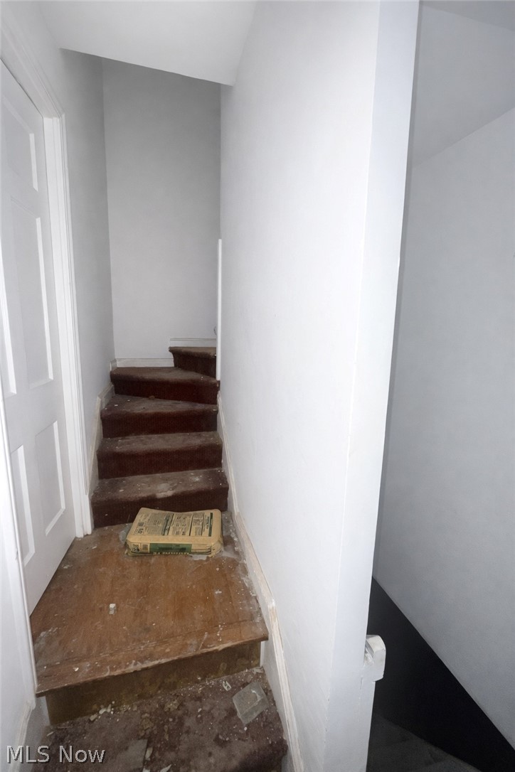 3575 Gridley Road Shaker Heights, OH 44122 - Photo 8 of 47 View of staircase