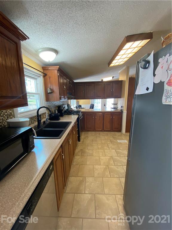195 Dale Road Spruce Pine, NC 28777 - Photo 20 of 39 Gallery Image 20