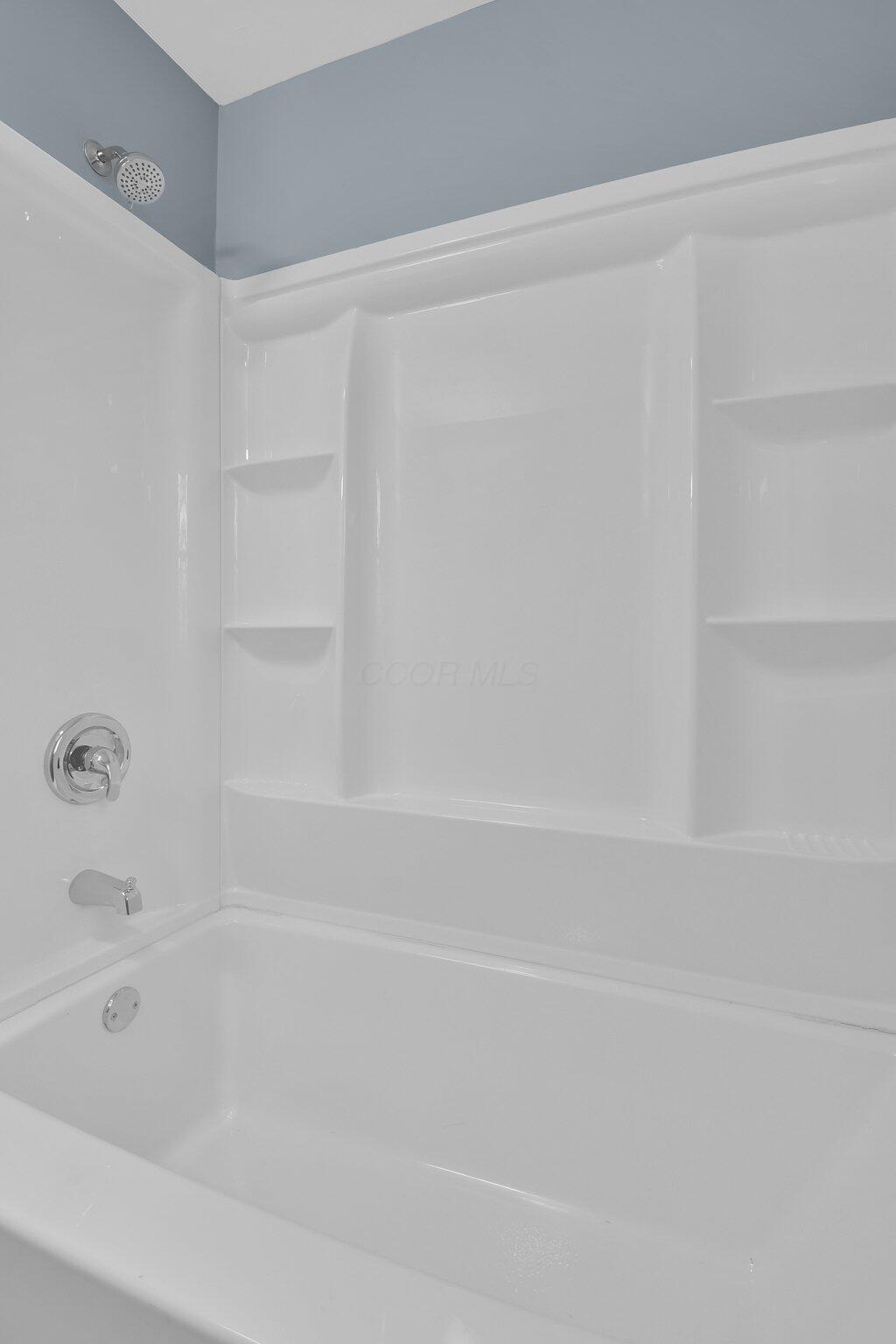 4730 Westerville Road Columbus, OH 43231 - Photo 20 of 35 Shared Full Bathroom