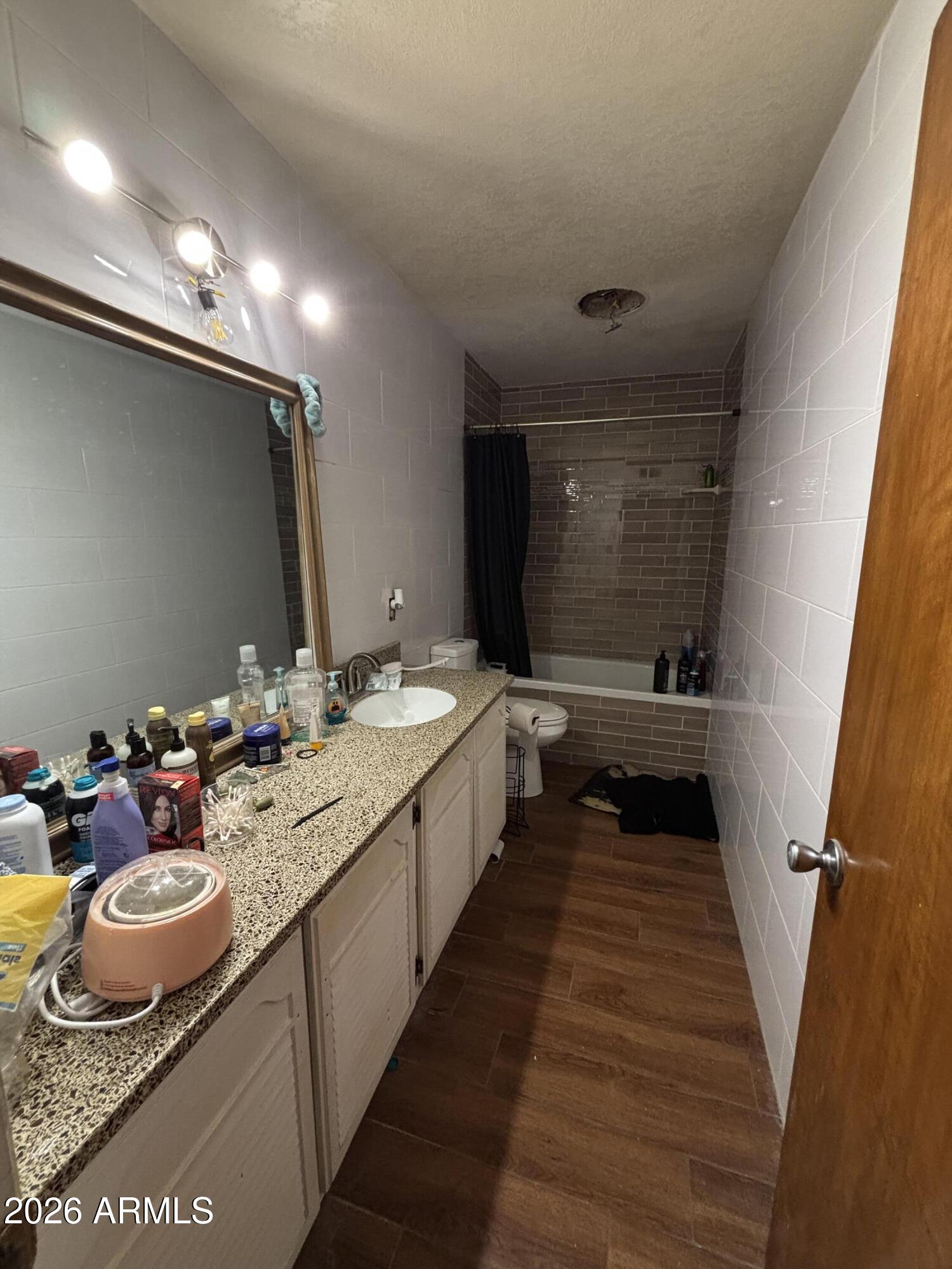 4934 West Fallen Leaf Lane Glendale, AZ 85310 - Photo 16 of 24 a bathroom with double vanity and a mirror