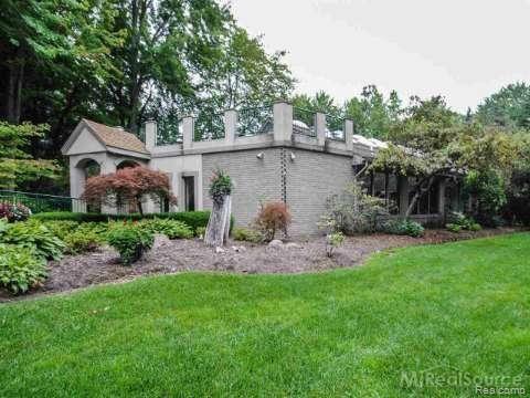 17515 Millar Road Clinton Township, MI 48036 - Photo 65 of 72 Side View of Home