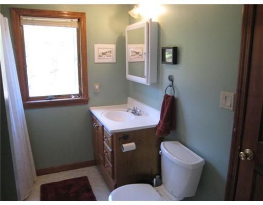 101 Old County Road Yarmouth, ME 04096 - Photo 17 of 24 Bathroom.
