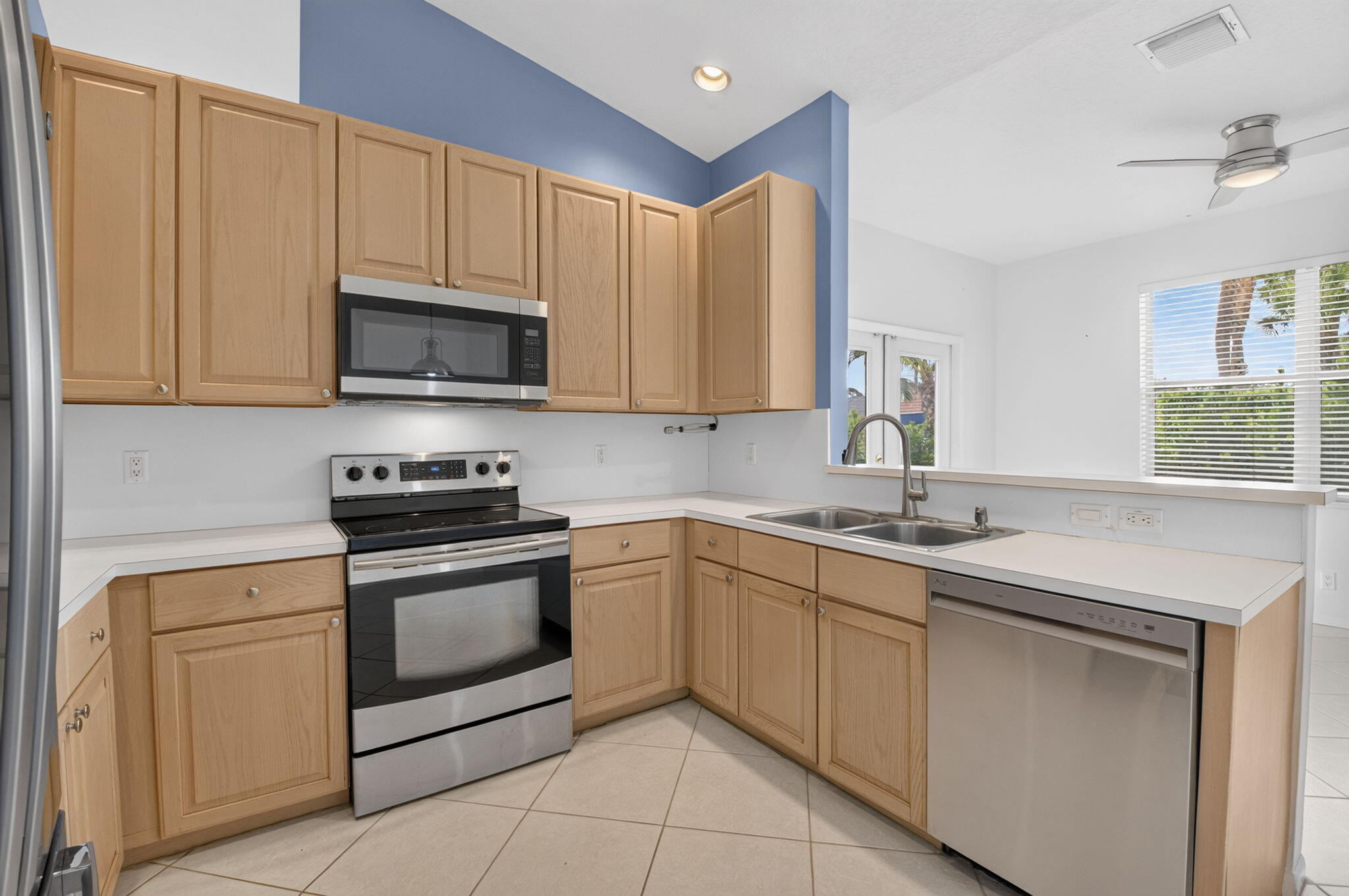 23256 Alora Drive Boca Raton, FL 33433 - Photo 11 of 33 Kitchen