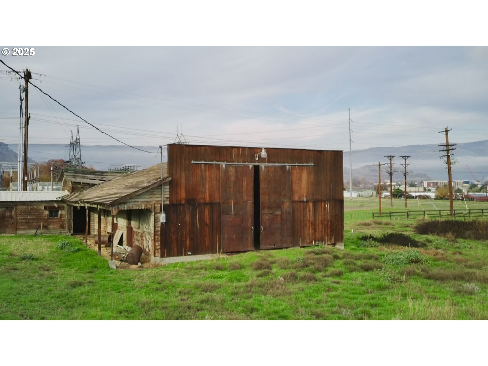 917 Myrtle Street The Dalles, OR 97058 - Photo 7 of 22 a black and white photo of a house