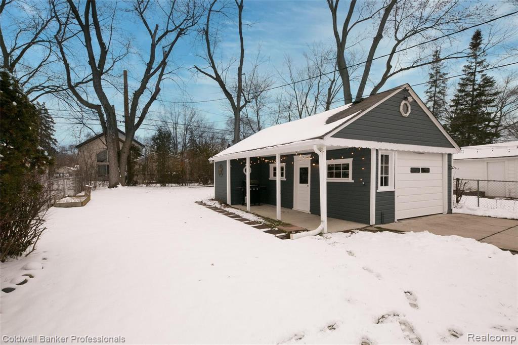 3919 Durham Road Royal Oak, MI 48073 - Photo 6 of 40