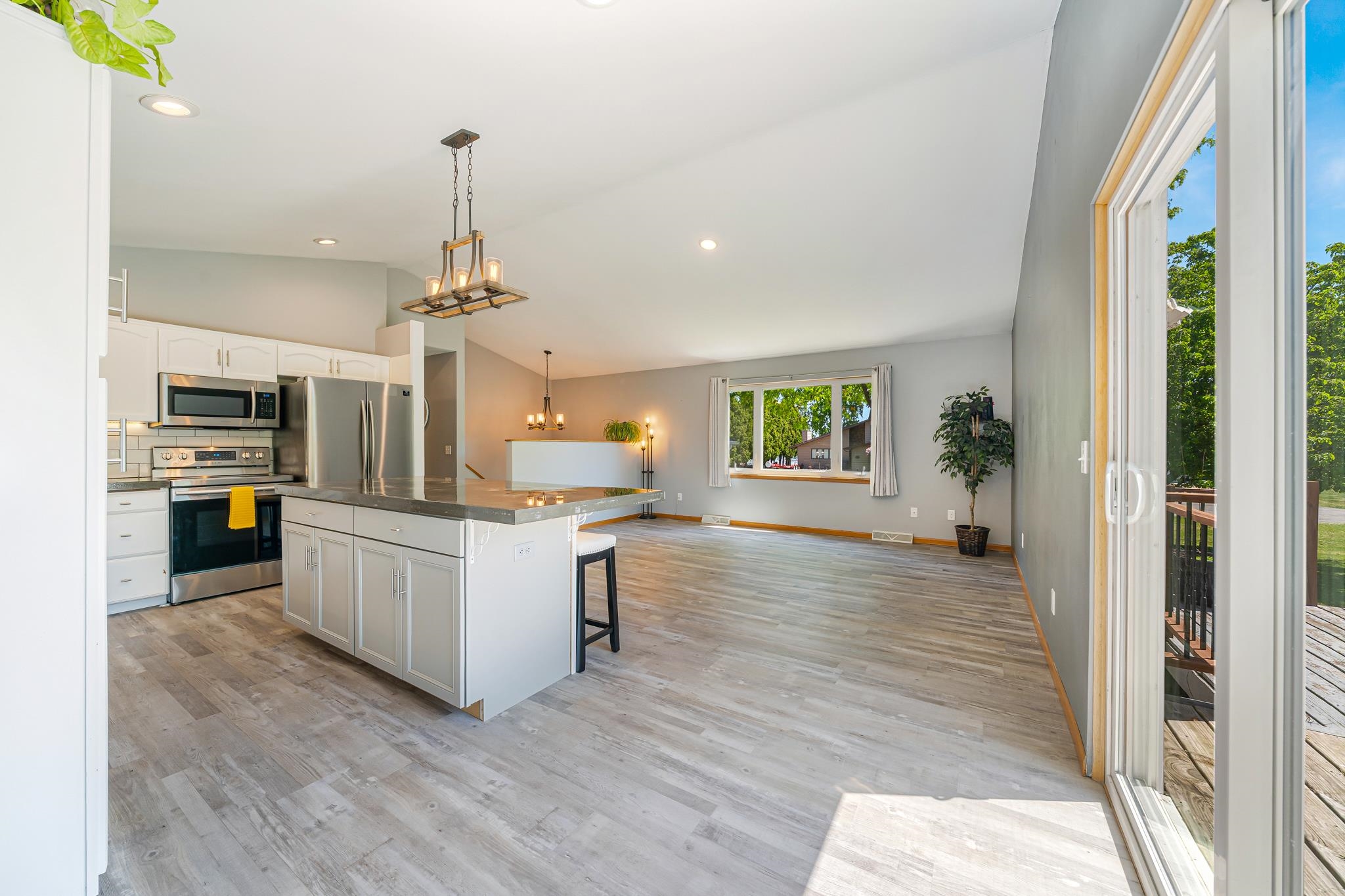 3393 Harbor Bay Road Oshkosh, WI 54901 - Photo 8 of 40