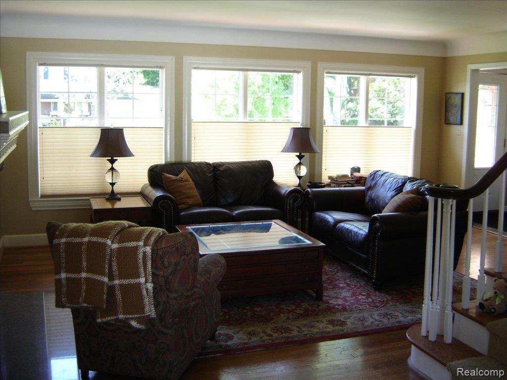 1348 Wiltshire Road Berkley, MI 48072 - Photo 8 of 24 Living Room 2