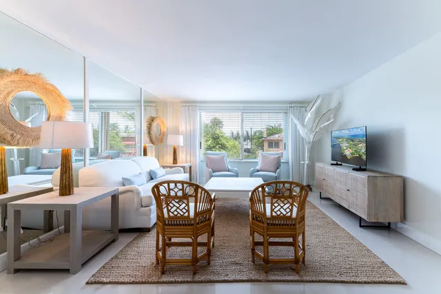 $9,400 | 170 North Ocean Boulevard, Unit 312, Palm Beach, FL 33480