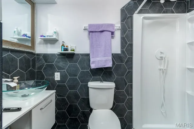 $284,900 | 20193 Southwest Oakwood Drive, Lebanon, MO 65536