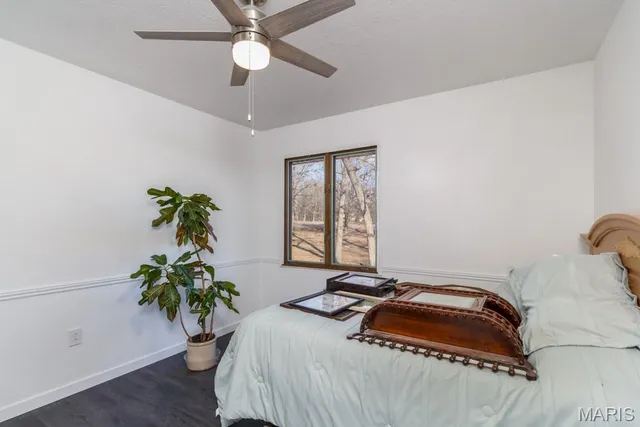 $284,900 | 20193 Southwest Oakwood Drive, Lebanon, MO 65536