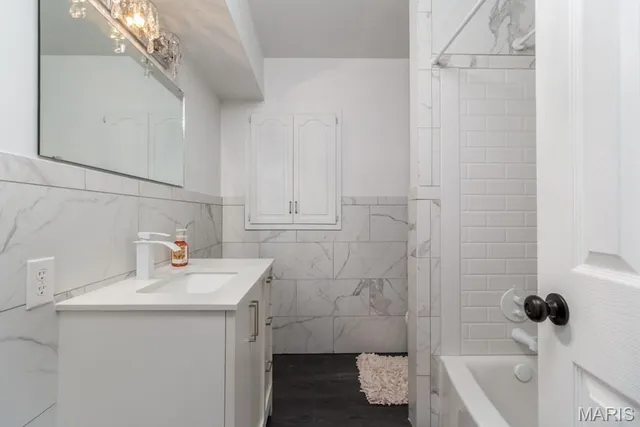 $284,900 | 20193 Southwest Oakwood Drive, Lebanon, MO 65536