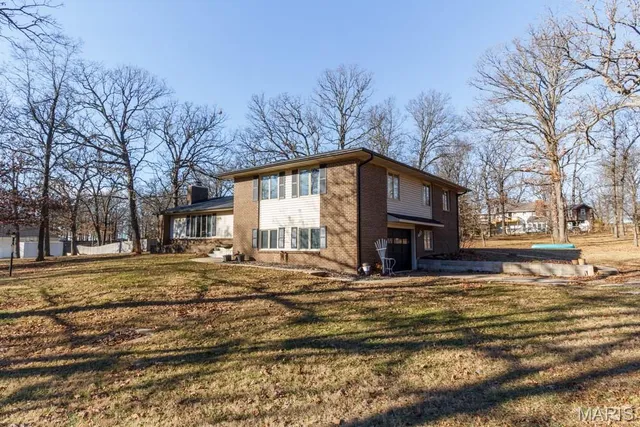 $284,900 | 20193 Southwest Oakwood Drive, Lebanon, MO 65536