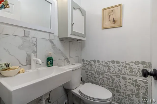 $284,900 | 20193 Southwest Oakwood Drive, Lebanon, MO 65536