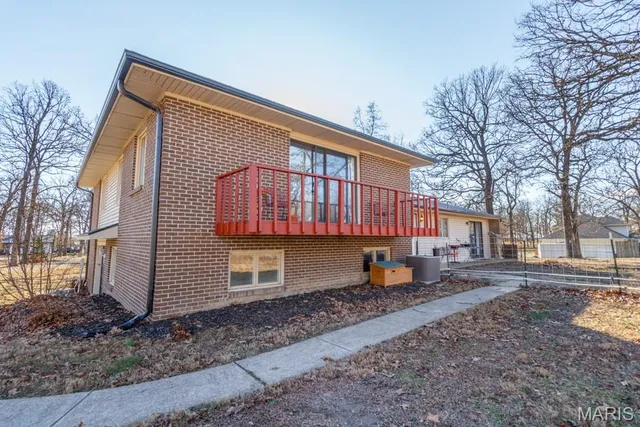 $284,900 | 20193 Southwest Oakwood Drive, Lebanon, MO 65536