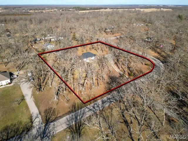 $284,900 | 20193 Southwest Oakwood Drive, Lebanon, MO 65536