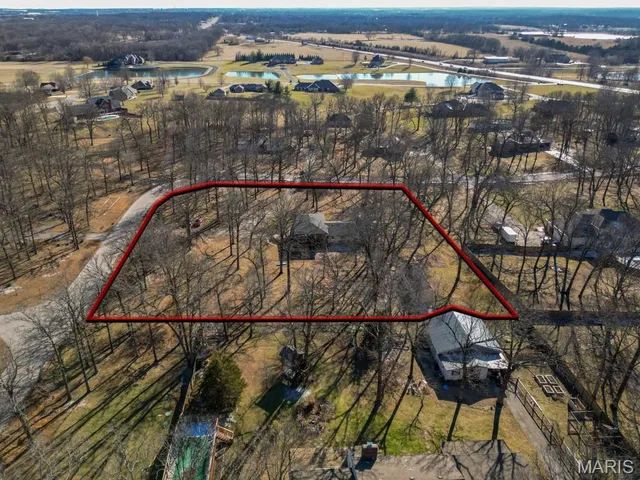 $284,900 | 20193 Southwest Oakwood Drive, Lebanon, MO 65536