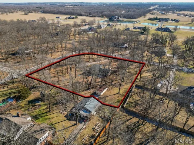 $284,900 | 20193 Southwest Oakwood Drive, Lebanon, MO 65536