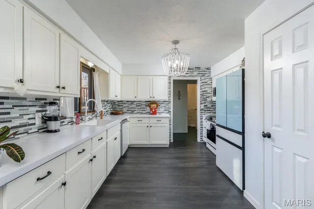 $284,900 | 20193 Southwest Oakwood Drive, Lebanon, MO 65536