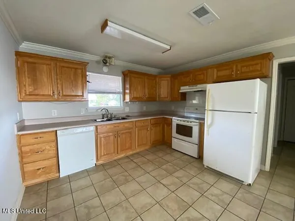 $950 | 5801 Brittany Avenue, Unit B, Biloxi, MS 39532